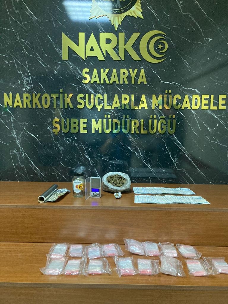 Sakarya'da uyuşturucu operasyonu: 5 gözaltı