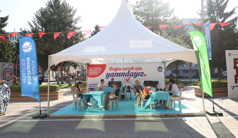 Sakarya'da YKS’ye giren gençlere tercih için ücretsiz danışmanlık