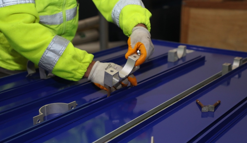 Sakarya'da yön levhaları böyle yapılıyor