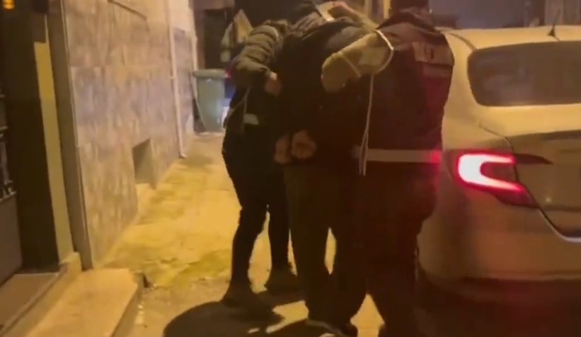 sakarya-dahil-13-ilde-interpolun-aradigi-kisilere-operasyonywjxwhgva0