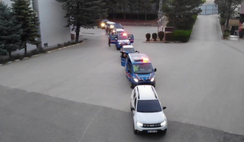 sakarya-dahil-18-sehirde-deas-operasyonuaerpbg9tl3
