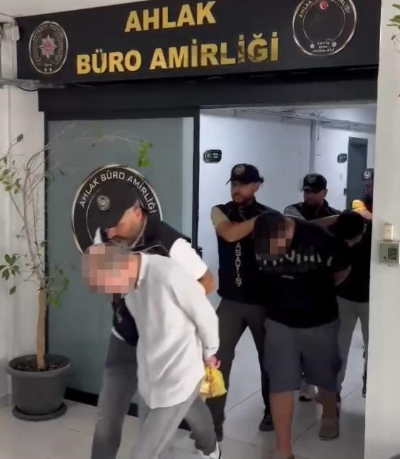 sakarya-dahil-7-ilde-buyuk-fuhus-operasyonusknkb0phzf
