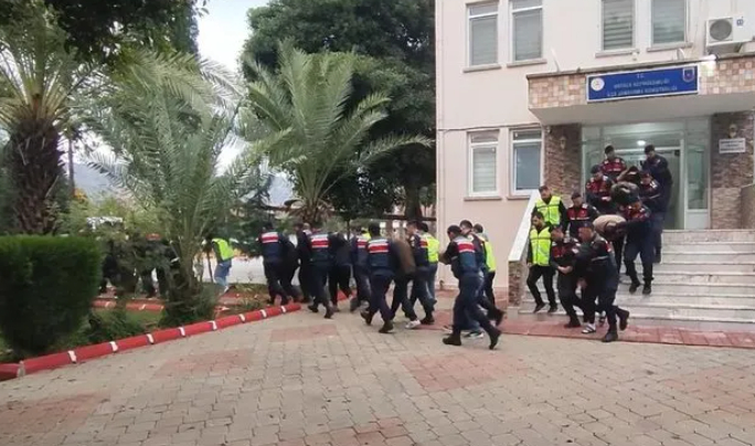 sakarya-dahil-8-ilde-dolandiricilik-operasyonuukq5rdrrcz