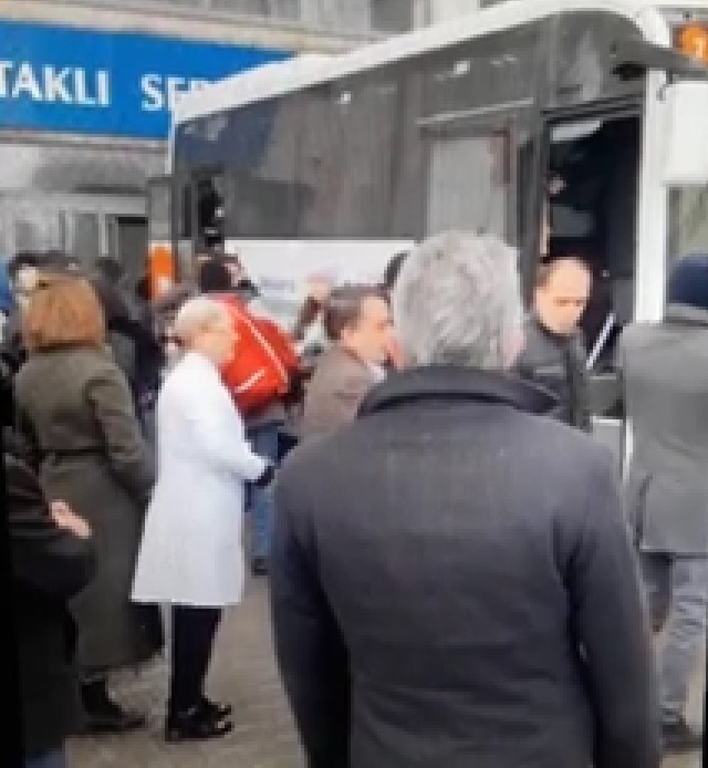 sakarya-dan-160-doktor-ve-saglikci-deprem-bolgesine-gidiyorc3pomit4rm