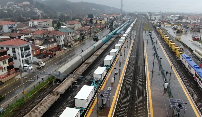 sakarya-dan-40-konteyner-daha-yola-ciktimksxam1pzz
