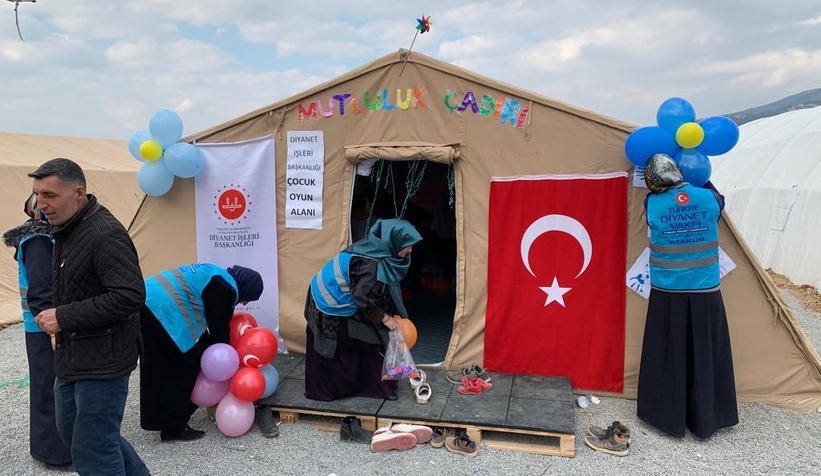 Sakarya'dan Maraş'a giden müftülük personeli yardım için çalışıyor