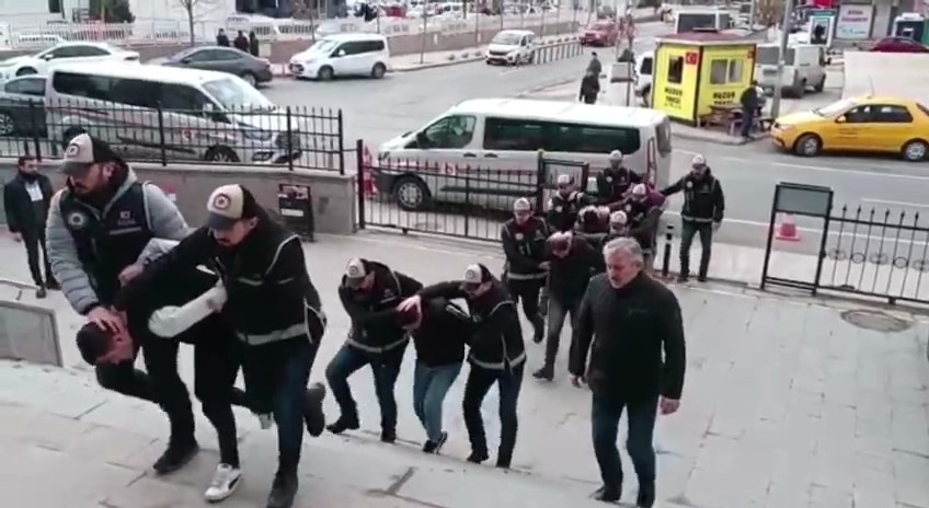 sakarya-dan-tekirdag-a-kacirdiklari-kisiyi-yagmalayip-cinsel-saldiri-uygulamislarrwkwnejjax