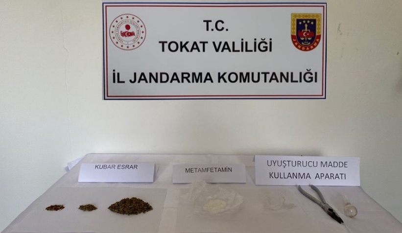 sakarya-dan-tokat-a-uyusturucu-goturmustu-yakalandiy1zvy0j2rn