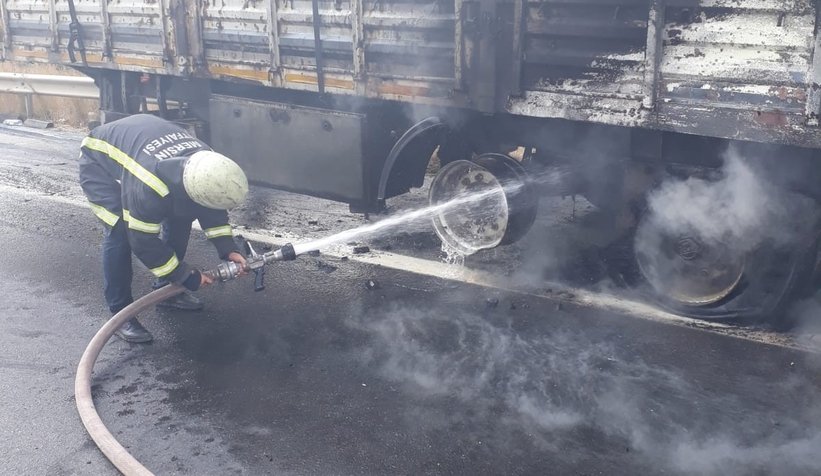 Sakarya'dan yük götürürken yandı