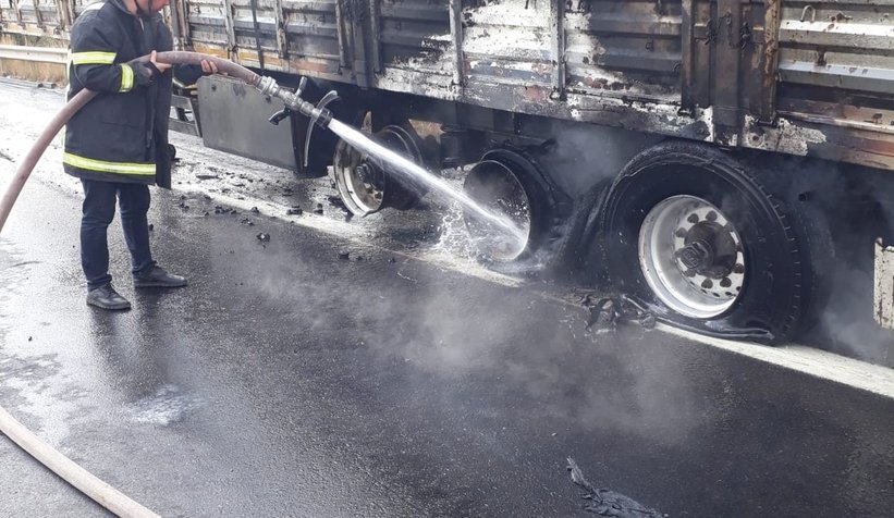 Sakarya'dan yük götürürken yandı