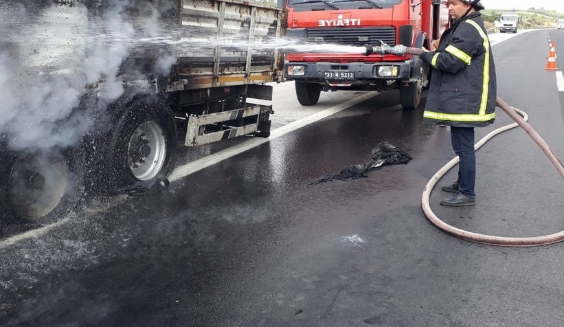 Sakarya'dan yük götürürken yandı
