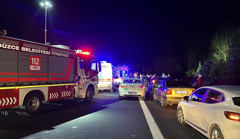 sakarya-duzce-sinirinda-kaza-1-olu-7-yaraliodrrcglrd2