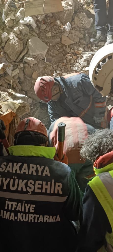 sakarya-ekibi-bir-gecede-iki-mucizeye-sahitlik-etticg9wsdbgrz