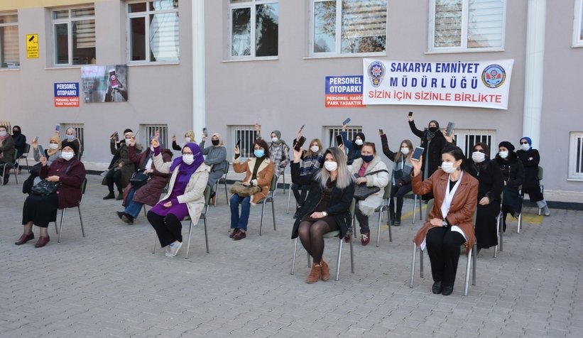 Sakarya Emniyeti kadına şiddete karşı program düzenledi
