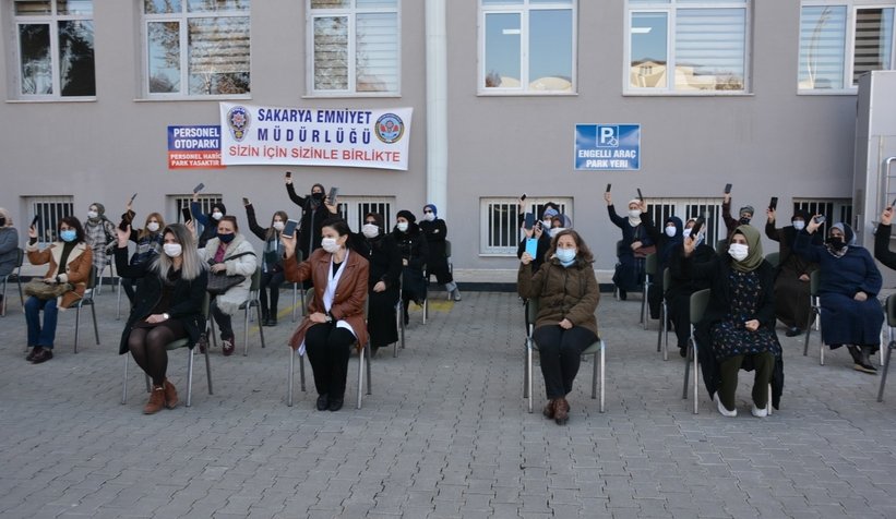 Sakarya Emniyeti kadına şiddete karşı program düzenledi