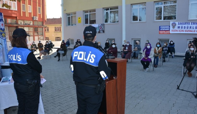 Sakarya Emniyeti kadına şiddete karşı program düzenledi