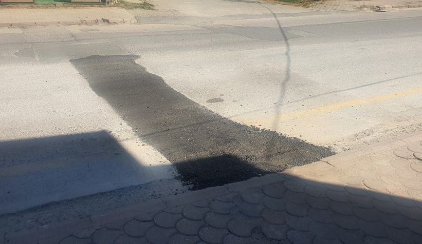 Sakarya Haber'in gündeme getirdiği o çukur asfalt yamayla kapatıldı