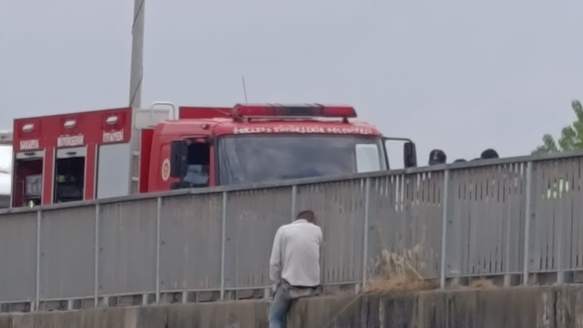 Sakarya Köprüsü'ne çıktı; İkna edilmesi 2,5 saat sürdü