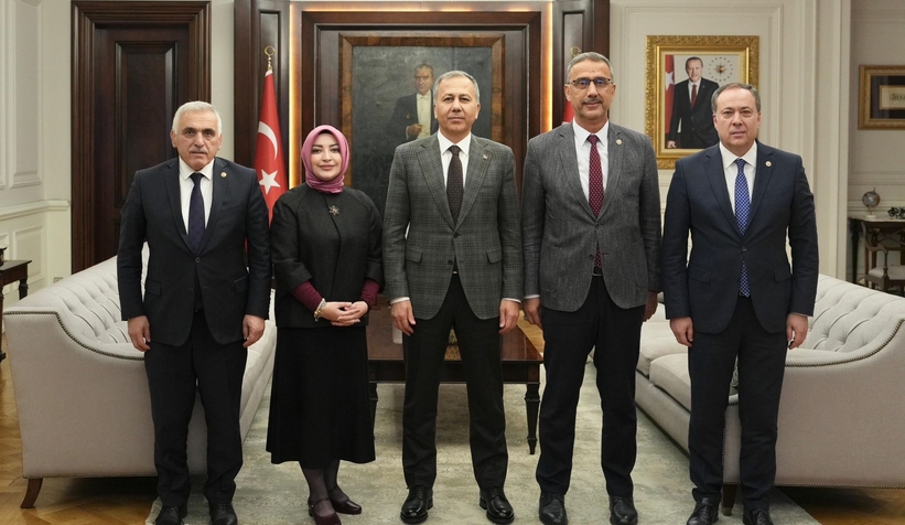 sakarya-milletvekillerinden-bakan-yerlikaya-ya-ziyaretmlrfq1lmuf