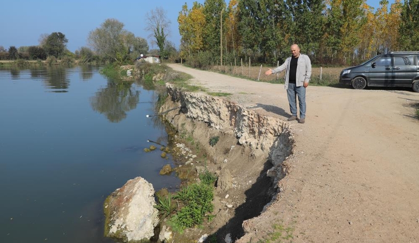 Sakarya Nehri 3 mahallenin yolunu unuttu