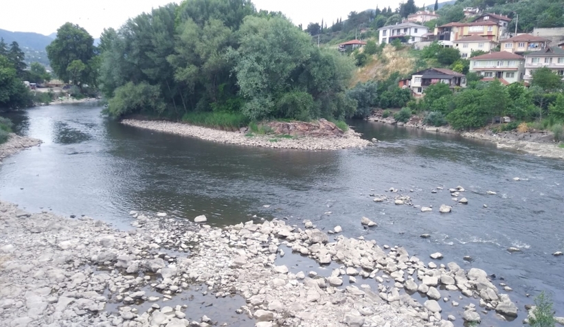 sakarya-nehri-nde-korkutan-goruntudwlrrmdbof