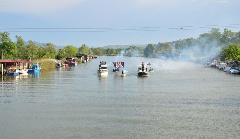 Sakarya Nehri'nde şampiyonluk kutlaması!