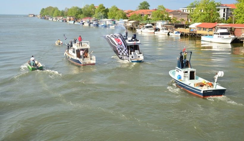 Sakarya Nehri'nde şampiyonluk kutlaması!