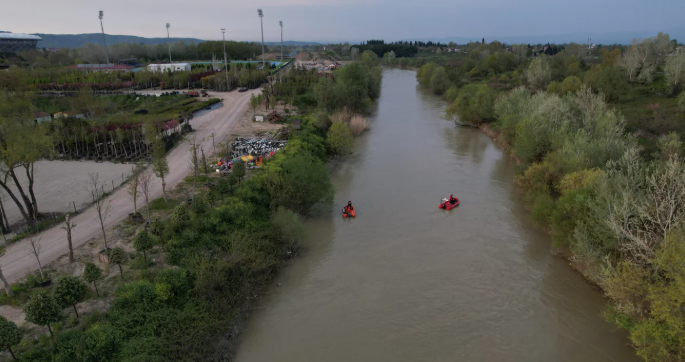 Sakarya Nehri'ne düşen çocuğu arama çalışmaları ikinci günde