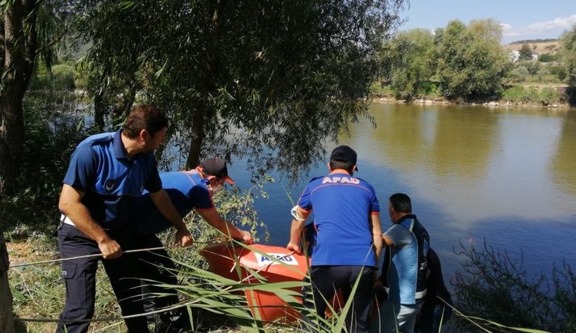 Sakarya Nehri’ni geçmek isterken kayboldu