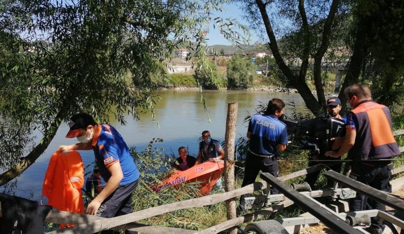 Sakarya Nehri’ni geçmek isterken kayboldu