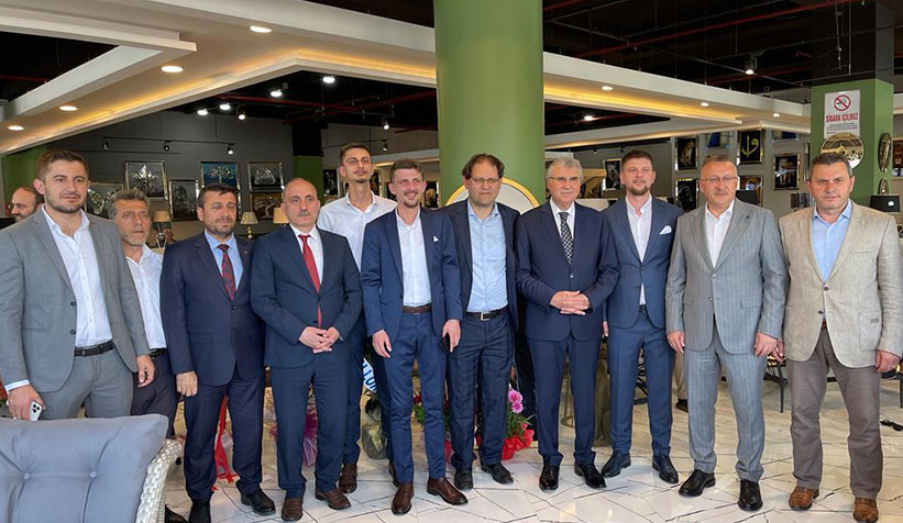 Sakarya'nın en büyük bahçe mobilyaları mağazası Venezia açıldı