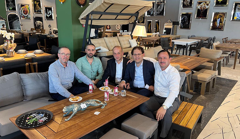 Sakarya'nın en büyük bahçe mobilyaları mağazası Venezia açıldı