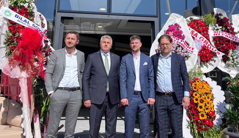 Sakarya'nın en büyük bahçe mobilyaları mağazası Venezia açıldı