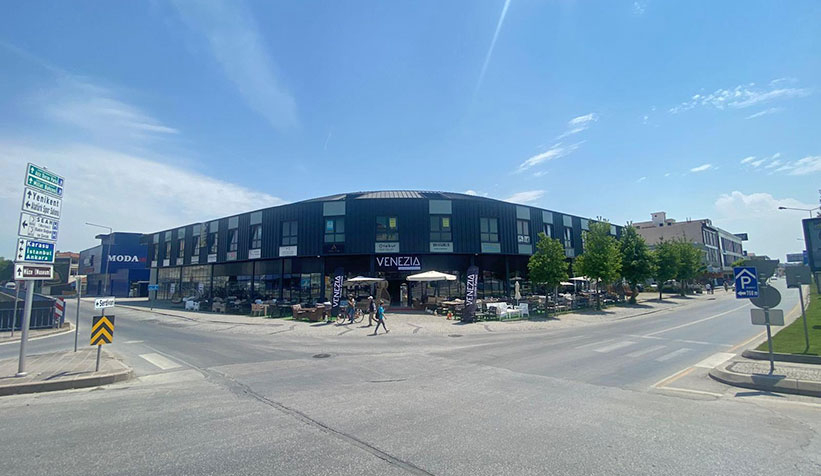 sakarya-nin-en-buyuk-bahce-mobilyalari-magazasi-venezia-aciliyor-su9sa3nldj