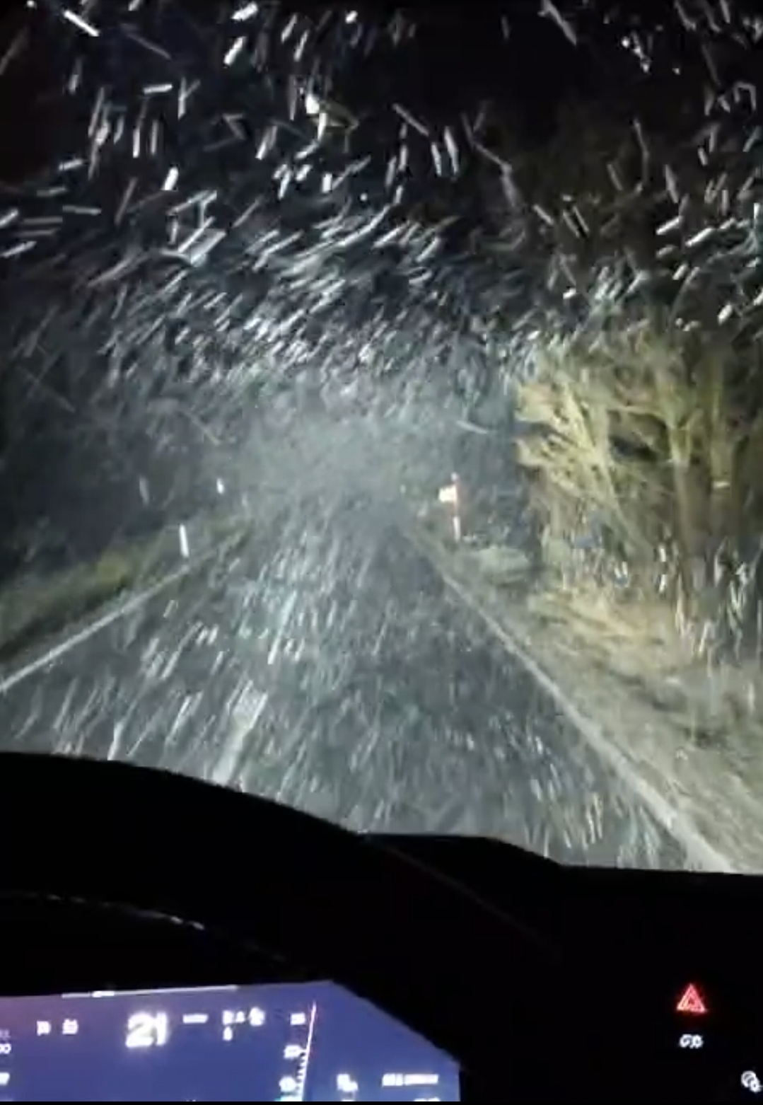 Sakarya'nın yüksek kesimlerine kar yağdı