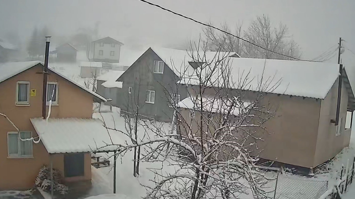 Sakarya'nın yüksek kesimlerine kar yağdı