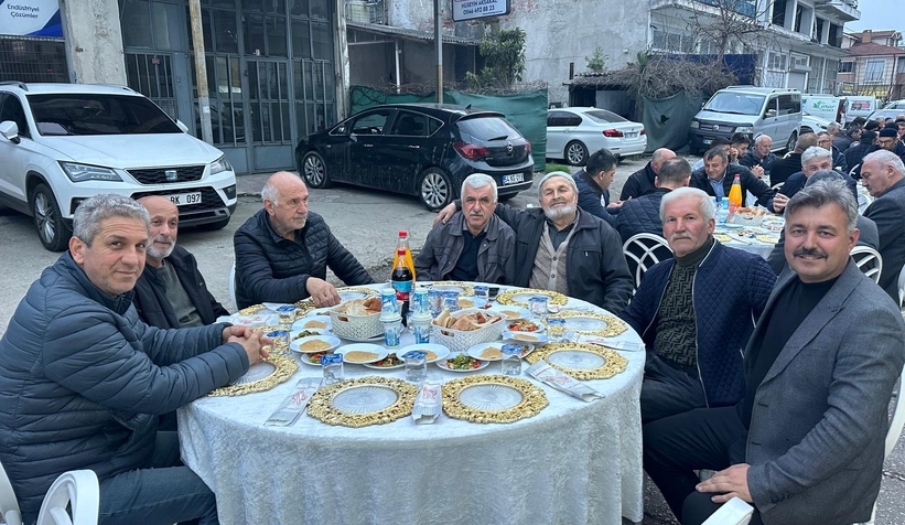 sakarya-oto-sanatkarlari-esnaf-odasi-baskan-adayi-ramazan-unal-sanayi-esnafiyla-iftar-yaptiumrqumfhmx