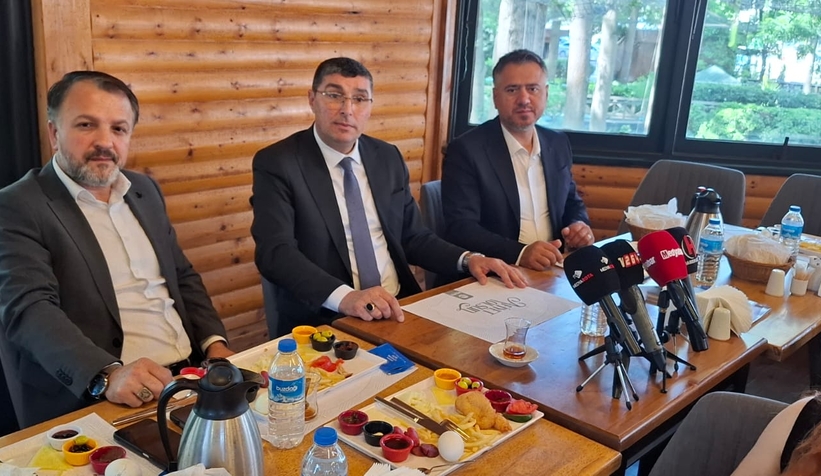 sakarya-oto-sanatkarlari-esnaf-odasi-nda-ozcan-ovali-adayligini-acikladiswjnawv5ek