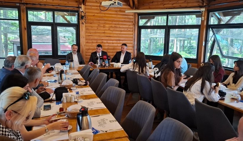 sakarya-oto-sanatkarlari-esnaf-odasi-nda-ozcan-ovali-adayligini-acikladiswjnawv5ek