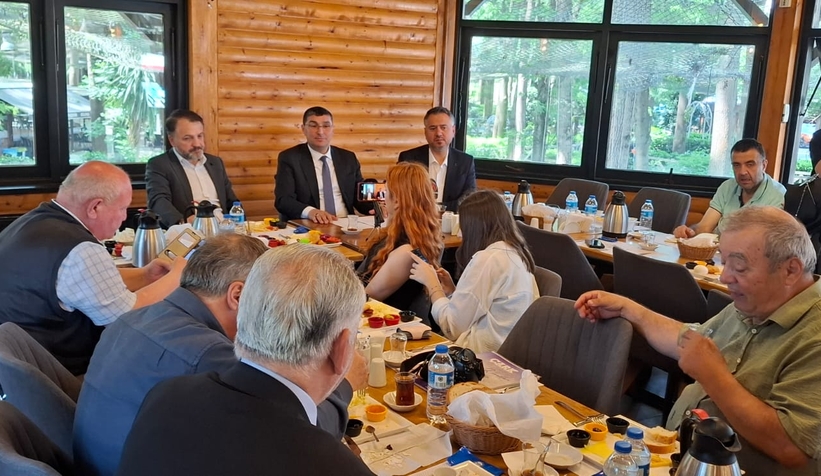 sakarya-oto-sanatkarlari-esnaf-odasi-nda-ozcan-ovali-adayligini-acikladiswjnawv5ek