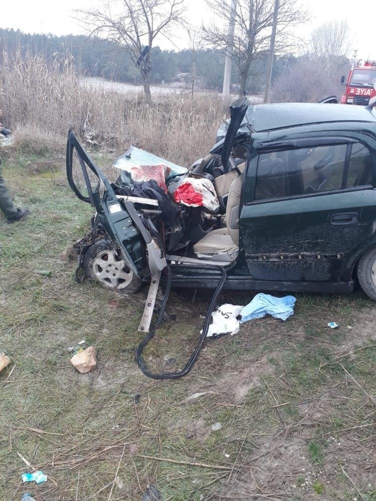 Sakarya plakalı otomobil, servisle çarpıştı: 9 yaralı