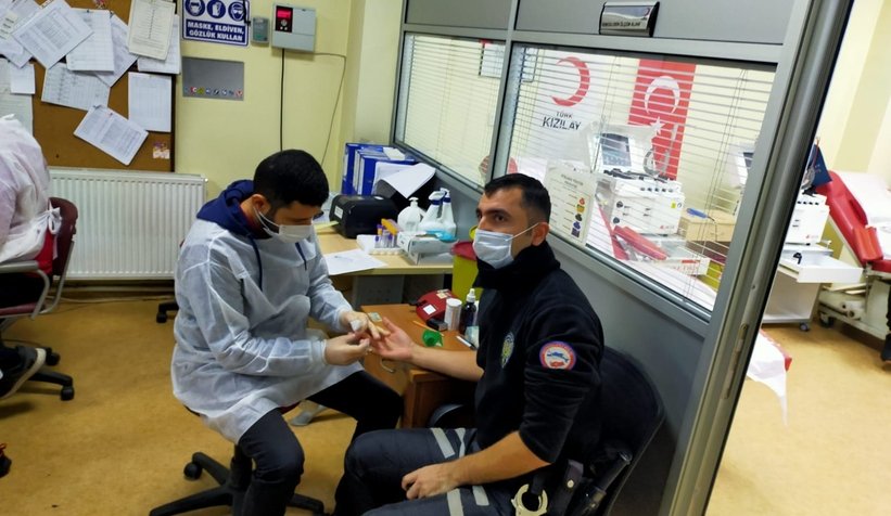 sakarya-polisinden-kizilay-a-kan-bagisiadrybhnkem
