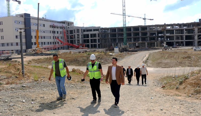 Sakarya Sağlık Müdürü'nden Şehir Hastanesi inşaatında inceleme