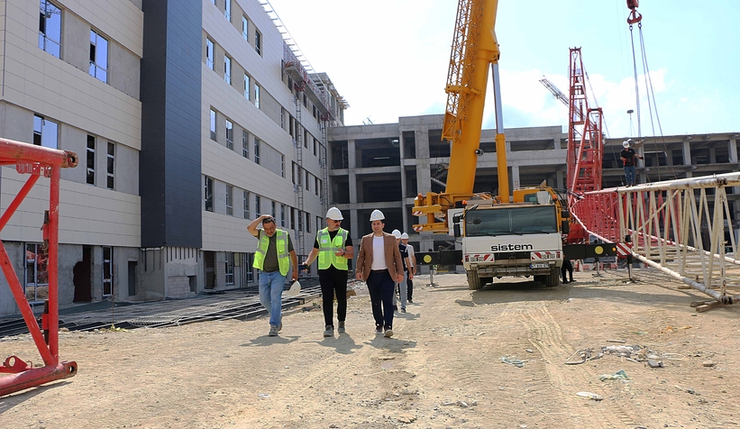 Sakarya Sağlık Müdürü'nden Şehir Hastanesi inşaatında inceleme