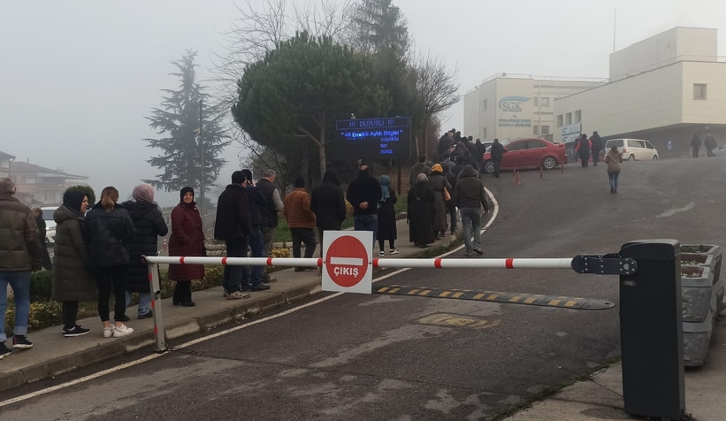 Sakarya SGK önünde EYT kuyruğu