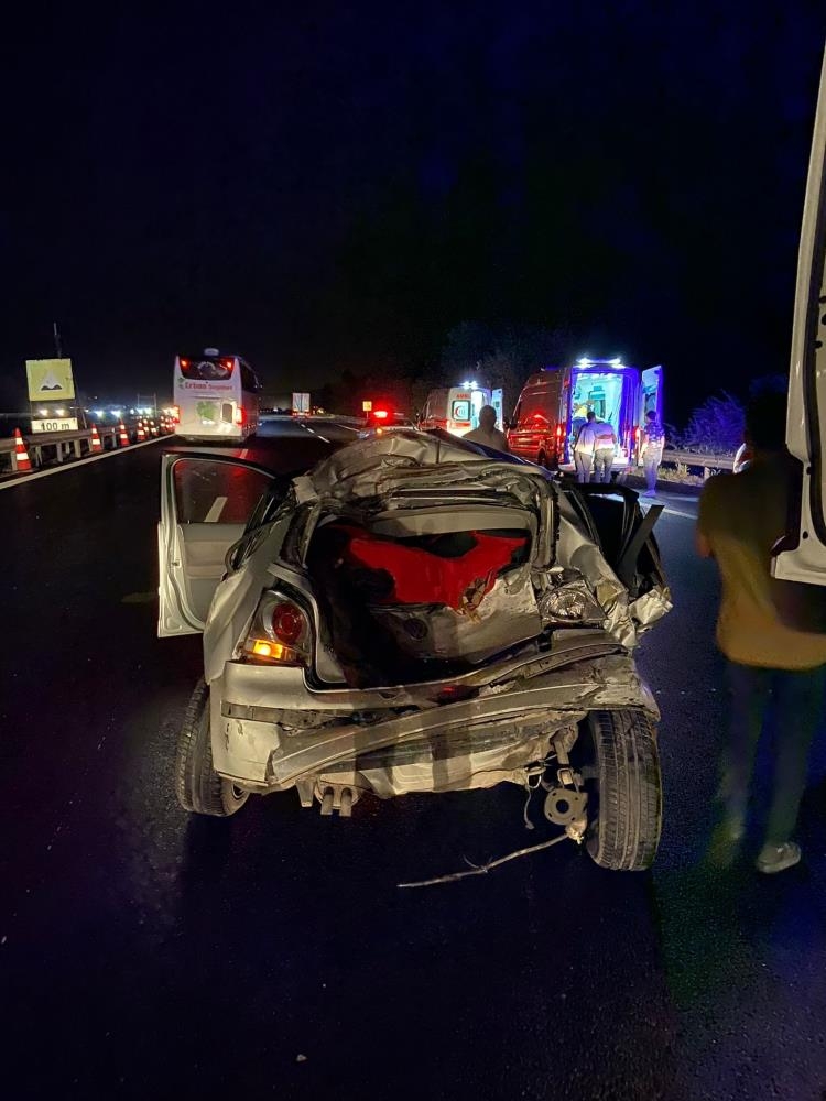 Sakarya sınırında katliam gibi kaza: 3 ölü