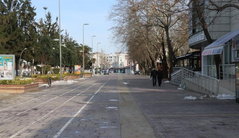 Sakarya sokaklarında hafta sonu sessizliği