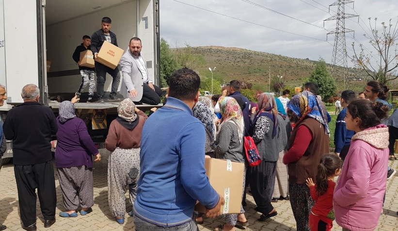 Sakarya Vakfıkebirliler Derneği bayramda depremzedeleri sevindirdi