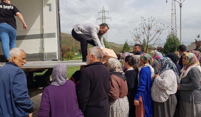Sakarya Vakfıkebirliler Derneği bayramda depremzedeleri sevindirdi