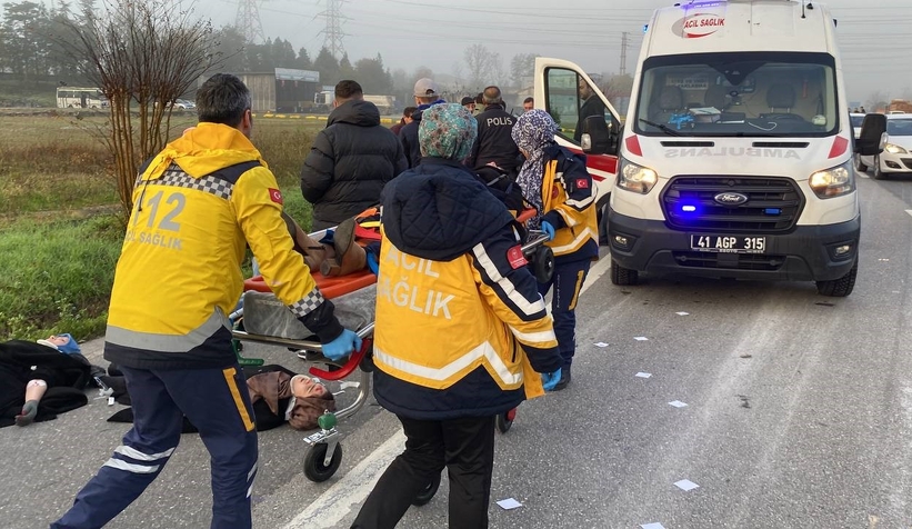 sakarya-ya-gelen-minibus-kaza-yapti-17-yaralis1rlbez2qk